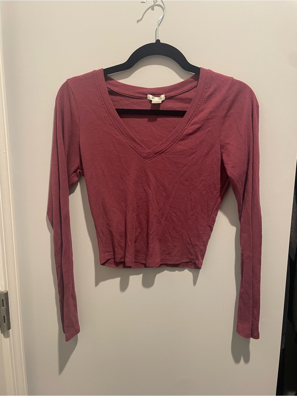 Bozzolo Long-Sleeve V-Neck Ribbed Crop Top - Mauve